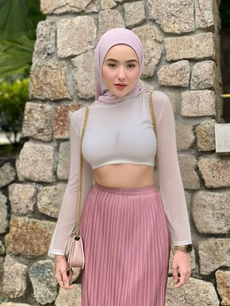 Hanna Delisha, Hannah Delisha, Foto Cewek Hijab Aesthetic, Awek Melayu, Hijab Aesthetic, Sensitive Content, Beautiful Muslim Women, Muslim Girls, Beautiful Hijab