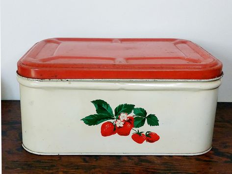 Vintage 1950s Strawberry Decorated Tin Bread Box. Unmarked,  based on my research it was manufactured by Parker Metal Decorating Company of Baltimore, Maryland. Hinged Lid, charming design. Rare and hard to find. Approx 14 in long × 10 in wide × 6 1/4 in tall. Very good vintage condition for the age. Clean inside, shows wear, chippy paint and minor dents. The patina adds to the vintage charm. Lid works as it should. See pics as they are part of the description.  * Please note: Vintage items,  by nature,  are likely to carry various marks and indications of their age. I make every effort to photograph my items to show all features and characteristics as clearly as possible.  All vintage items are in used condition and are sold as is. All sales final. Vintage Strawberry Kitchen, Thrift Finds Decor, Decorated Bread, Strawberry Elephant, Decorate Bread, Strawberries Recipes, Vintage Kitchen Accessories, Vintage Bread Boxes, Strawberry Kitchen