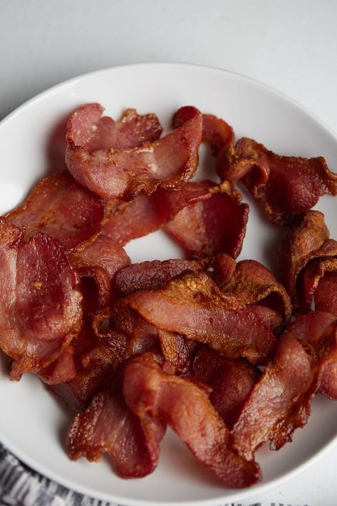 Get the perfect crispy bacon every single time with your trusty air fryer! So easy and quick to make with no mess and an excellent addition to any breakfast! Bacon In The Oven, Cooking Bacon, Cheese Curds, Tater Tots, Turkey Bacon, Air Fryer Recipes Healthy, Bacon Bits, Martha Stewart Weddings, Crispy Bacon