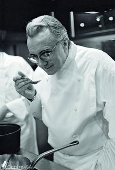 Alain Ducasse became the first chef to own restaurants carrying three Michelin Stars in three cities.  Ducasse is also only one of two chefs to hold 21 Michelin stars throughout his career Elevated Dishes, Traditional French Recipes, Corporate Portraits, Alain Ducasse, Michelin Star Chef, Michelin Star Restaurant, Modern French, French Cooking, Best Chef