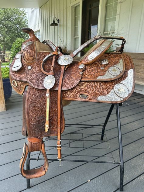 16” Dale Chavez Western Show Saddle FQHB Matching SET Breast Collar Headstall Western Saddles For Sale, Western Riding Tack, Western Pleasure Outfit, Western Tack Sets, Western Things, Tack Box, Saddles For Sale, Western Headstall, Animals Horse