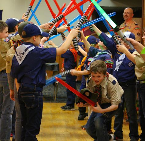 Star Wars Blue and Gold Banquet Idea Star Wars Blue And Gold Banquet, Arrow Of Light Ceremony Decorations, Blue And Gold Ceremony, Scout Camping Activities, Blue And Gold Banquet Ideas, Arrow Of Light Ceremony, Cub Scouts Wolf, Cub Scouts Tiger, Blue And Gold Banquet