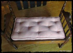 "MAKE DO DOLLS": Tutorial-How To Make A Tufted Doll Bed Mattress With Piping Dollhouse Mattress Diy, Tufting Tutorial, Doll Bed Diy, Dolls Bed, Tufted Mattress, Diy Mattress, Doll Bedding, Doll Quilts, Dollhouse Bed