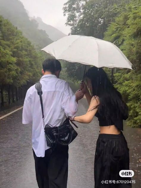 사진 촬영 포즈, Couples Vibe, My Kind Of Love, Ulzzang Couple, Korean Couple, This Is Love, Couple Aesthetic, Cute Couple Pictures, In The Rain