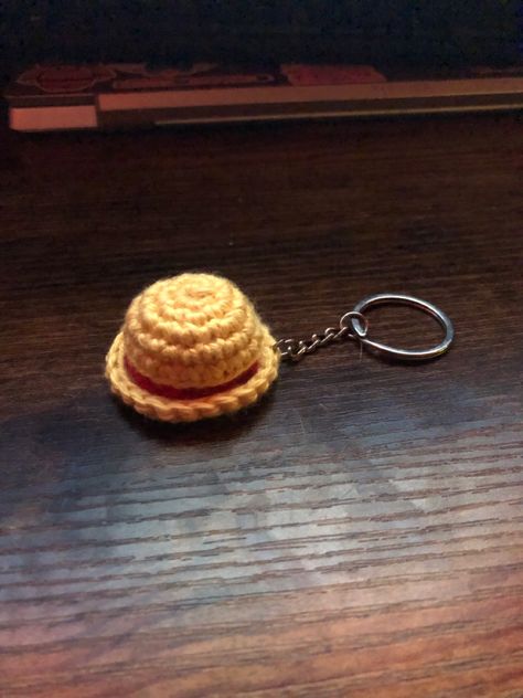 Crochet Anime One Piece, Red Crochet Amigurumi, One Piece Anime Gift Ideas, Crochet With Yellow Yarn, Yellow Things To Crochet, Anime Crochet Keychain, Crochet Anime Keychain, One Piece Diy Crafts, Anime Crochet Ideas