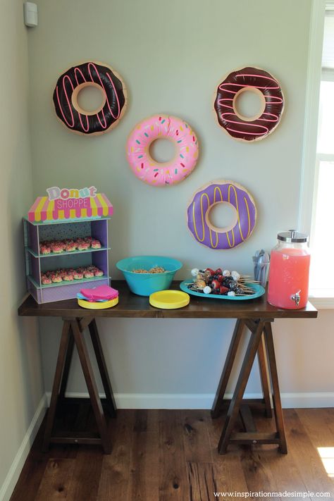 Donut Station Birthday Parties, Donut Diy Decorations, Foodtrucks Ideas, Donut Theme Party, Doughnut Party, Donut Birthday Party, Diy Donut, Donut Party Favors, Donut Themed Birthday Party