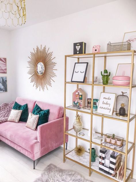 Chic Office Space Modern, White And Gold Lash Room, Dreamy Office Spaces, Girl Kitchen Decor, Blush Pink Office, Bilik Tidur Perempuan, Rosa Sofa, Mirror Office, Reka Bentuk Bilik Tidur