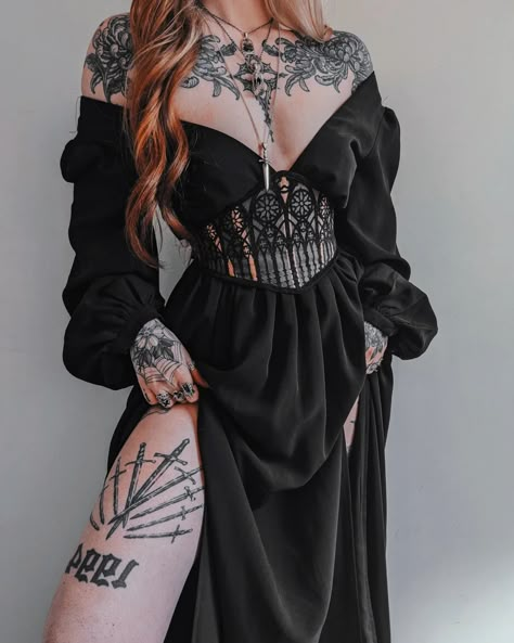 Black Cottage Core Dress, Gothic Black Dress, Gothic Mystery, Dinner Night, Vestidos Vintage, Victorian Gothic, Goth Outfits, I Forgot, Edgy Outfits