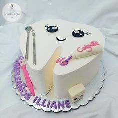 Dentistry Cake Ideas, Dentist Graduation Cakes, Dental Graduation Cakes, Dental Hygienist Cake, Dentist Cake Design, Dentist Cake Ideas Birthday, Dentist Cake Ideas, Tooth Cake Dental, Dental Cake Ideas