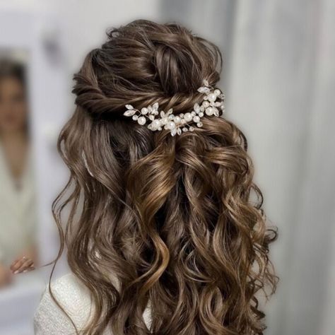 Enhance your bridal look with the mesmerizing Rhinestone and Pearl Bridal Hair Piece. This delicate hairband is crafted with precision, using high-quality rhinestones, radiant pearls, and a stunning alloy blend. Measuring approximately 11 inches in length and 1.5 inches in width, this hair piece strikes the perfect balance of size and elegance. It's the perfect accessory for various special occasions like weddings, engagements, proms, evening parties, honeymoons, anniversaries, birthdays, and fe Prom Hairstyles Long Brown Hair, Long Bride Hair, Bridal Hair With Hairband, Bridal Hair Pieces Hair Down, Hairstyles With Jewels, Wedding Hair Pearls, Princess Wedding Hair, Long Curly Wedding Hair, Wedding Hair For Bride