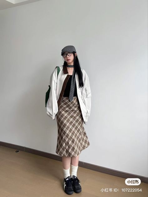 Retro Korean Outfit, K Pop Outfits Korean Fashion Women, Taipei Outfit, Whimsy Outfit, Outfit Konser, Elegant Outfit Classy, Long Skirt Outfits, Quick Outfits, Easy Trendy Outfits