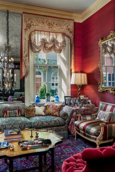 Delancey Place Townhouse by Eberlein Design Consultants Ltd. Traditional Boho, Victorian Home Decor, Maximalist Interior, Casa Country, Contemporary Traditional, Classic Living Room, Victorian Furniture, Red Rooms, Dark Interiors