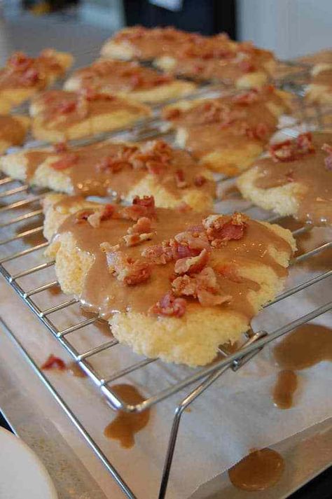 Maple Bacon Scones, Bacon Scones, Yummy Desserts Easy, Maple Glaze, Maple Bacon, Mouthwatering Recipes, Scone Recipe, Bacon Recipes, Top Recipes