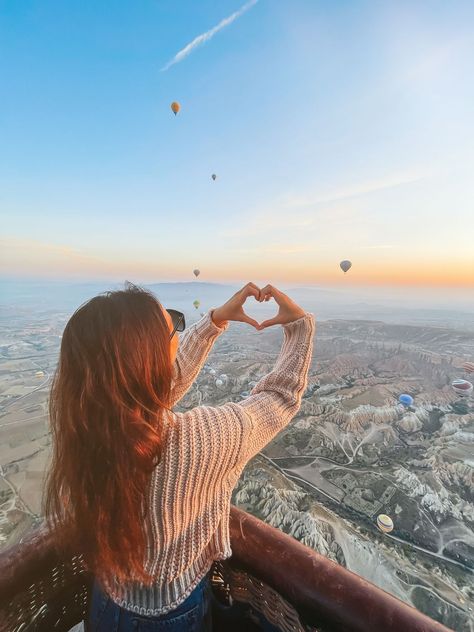 Hot Air Balloon Dress, Hot Air Balloon Ride Pictures, Hot Air Balloon Ride Aesthetic, What To Wear On A Hot Air Balloon Ride, Hot Air Balloon Outfit Ideas Summer, Hot Air Balloon Photo Ideas, Hot Air Balloon Engagement Pictures, Hot Air Balloon Picture Ideas, Hot Air Balloon Ride Outfit