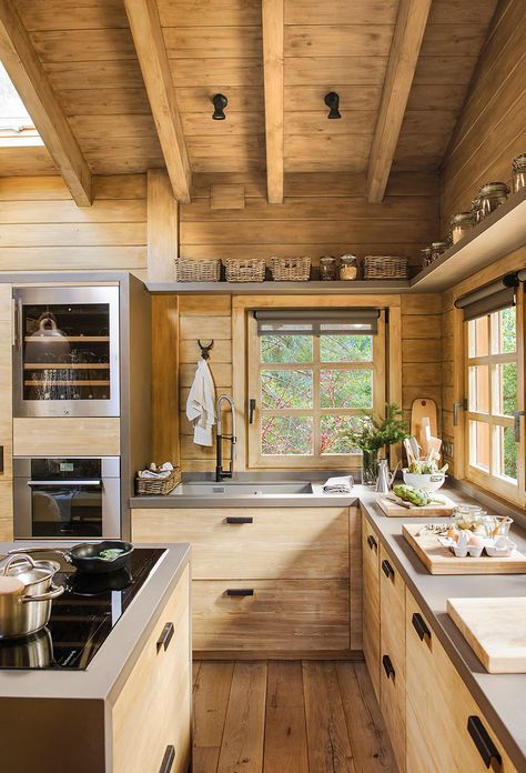 Cabin Apartment, Apartment Rustic, Chalet Kitchen, Kabinet Dapur, Fabulous Kitchens, Rustic Kitchen Design, Cabin Kitchens, Cabin Interiors, Rustic Cabin