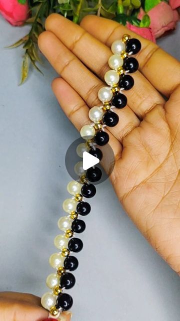 Gelang Manik Handmade, Diy Pearl Bracelet, Pearl Bracelet Tutorial, Yoo Hoo, Good Night Funny, Manik Manik, Bracelets Handmade Diy, Bracelet Craft Diy, Pearls Diy