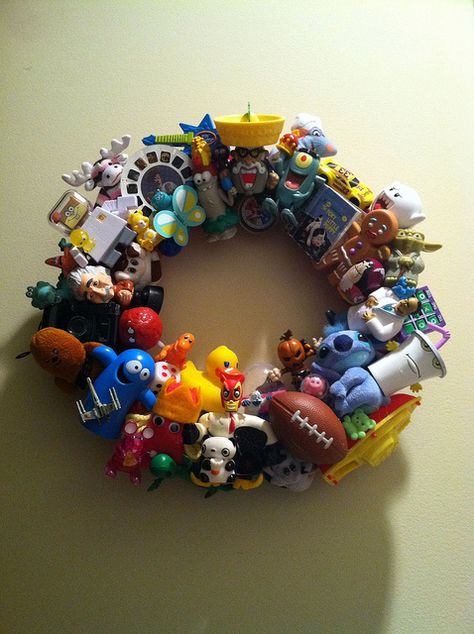 KRISTEN-Why did we not do this?? :)McDonalds Happy Meal Toy Wreath  I thought this was a bracelet :( Toy Wreath, Upcycle Toys, Recycled Toys, Toy Garage, Upcycle Recycle, Happy Meal Toys, Happy Meal, Wreath Crafts, Diy Arts And Crafts