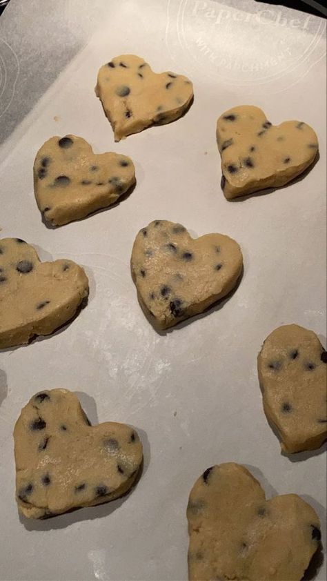 Homemade Cookies Aesthetic, Making Cookies Aesthetic, Cookies Astethic, Cookie Aesthetic, Aesthetic Cookies, Heart Shaped Cookie, Cookies Aesthetic, Heart Shaped Food, Making Chocolate