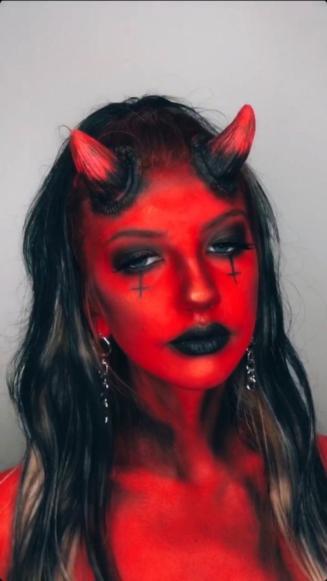 Simple Demon Makeup, Demonic Costume, Demon Makeup Female Easy, Red Devil Halloween Makeup, Red Devil Makeup Halloween, Red Devil Makeup, Devil Girl Makeup Halloween, Halloween Makeup Red, Red Demon Makeup