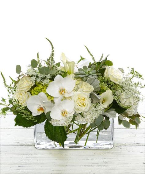 White Flower Arrangements, Flower Vase Arrangements, Wedding Floral Centerpieces, Flower Arrangements Simple, Modern Flower Arrangements, White Florals, Flower Arrangements Diy, Fresh Flowers Arrangements, Vase Arrangements