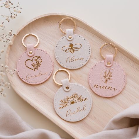 Leather Personalised Keyring leather keyring Miss Ali's Business Souvenirs Ideas, Engraved Keychain Ideas, Cute Key Rings, Leather Keychain Diy, Personalised Keychain, Leather Keyrings, Personalised Wedding Gifts, Souvenir Ideas, Leather Keychains