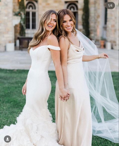 Bridesmaid Photoshoot Poses, Jojo Fletcher Wedding, Sister Wedding Pictures, Party Poses, Laugh Till You Cry, Jojo Fletcher, Bridesmaid Pictures, Bride Pictures, Season Of Life