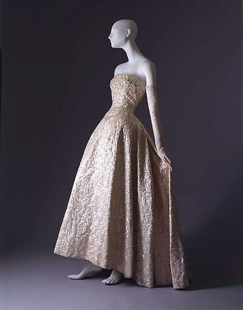 Christian Dior ball gown fall/winter 1953–1954 House of Dior French from silk, sequins, stones and simulated pearls. Dior Ball Gown, House Of Dior, Dior Gown, Couture Mode, Vintage Gowns, Dior Couture, Vintage Couture, Vintage Glam, 1950s Fashion