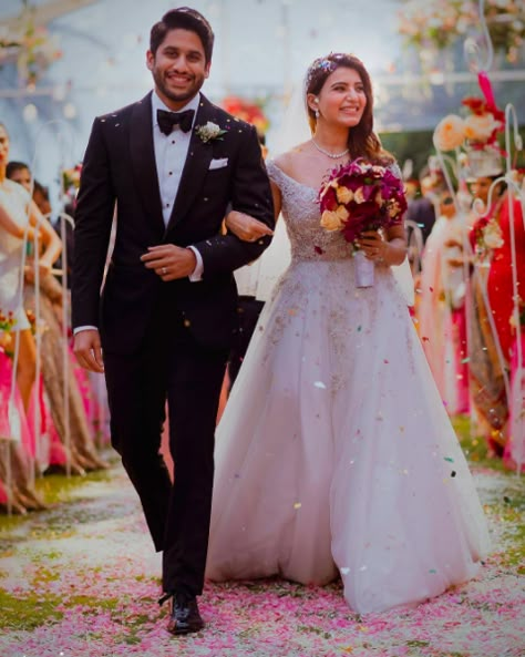 A more graceful couple in love may not have ever walked down an aisle. Naga Chaitanya And Samantha Ruth Prabhu's Hindu-Christian Weddings Are Going To Be Your New Goals Christian Wedding Dress, भारतीय दुल्हन संबंधी, विवाह की दुल्हन, Christian Wedding Gowns, Naga Chaitanya, Samantha Akkineni, Christian Bride, Samantha Wedding, Wedding Stills