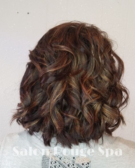 Short hair curled for an event with lots of volume Short Hair Curled, Hair Curled, Barrel Curls, How To Curl Short Hair, Relax Spa, Spa Services, Short Curly Hair, Curled Hairstyles, Short Curly