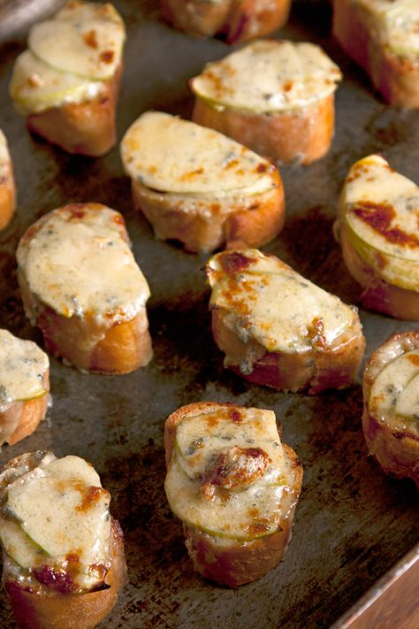 Piquant Stilton replaces the more traditional cheddar in this bite-sized twist on the classic British dish. Fall Finger Foods, Welsh Rabbit, Halloween Fingerfood, Welsh Rarebit, Blue Cheese Recipes, Holiday Party Appetizers, Hp Sauce, Welsh Recipes, British Dishes