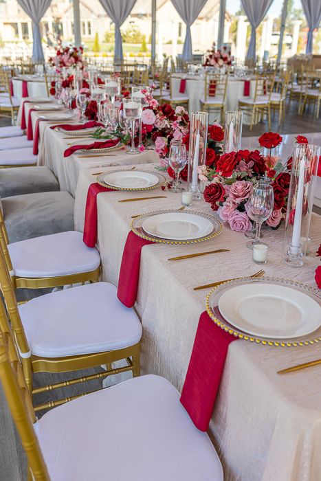 Party Set Up Ideas Layout, Red And Pink Wedding Flowers, Lake View Wedding, Red Table Decorations, Pink Party Tables, Red Table Settings, Pink Flower Centerpieces, Pink Table Settings, Red Birthday Party