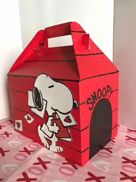 Snoopy Valentine Box: Easy Valentine’s Day craft for kids Cat Themed Valentine Boxes, Valentine’s Box For School, Creative Valentine’s Day Boxes, Snoopy Valentine Box Ideas, Kids Valentine’s Day Boxes, Valentine’s Day Boxes For Kids, Valentine’s Day Box Ideas For School, Snoopy Diy, Snoopy Crafts