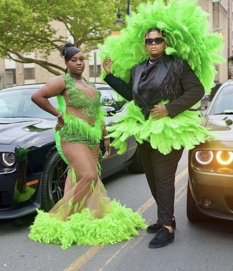 Lime Green Prom Dress Couple, Cute Prom Outfits, Couple Prom Outfits, Ugly Prom Dress, Cute Dance Dresses, Lime Green Prom Dresses, Prom Couples Outfits, Met Gala Party, Black Kids Braids