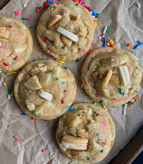 Golden oreo funfetti cookies Golden Oreo Funfetti Cookies, Funfetti Desserts, Golden Oreo Cookies, Funfetti Oreo, School Moodboard, Vanilla Oreo, Cookies Decoration, Confetti Cookies, Funfetti Cookies