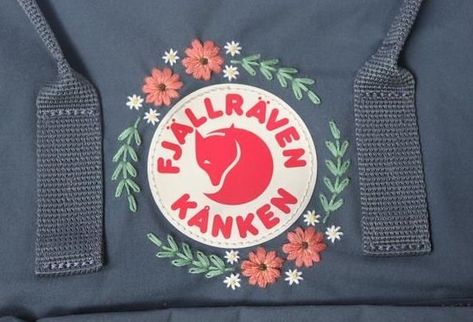 Kanken Embroidery, Mochila Fjallraven Kanken, Diy Backpack Pattern, Green Jumper, Fjällräven Kånken, Embroidered Backpack, Selling Handmade Items, Diy Backpack, Diy Embroidery Designs