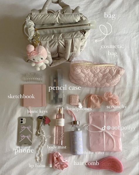 School Backpack Essentials, Everyday Bag Essentials, Pretty School Supplies, School Bag Essentials, Backpack Essentials, Inside My Bag, Purse Essentials, Hello Kit, Handbag Essentials