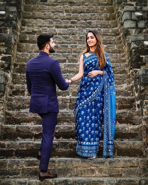 Traditional Saree Couple Poses, Couple Pose In Saree For Photoshoot, Pre Wedding Photoshoot In Saree, Couples Photoshoot Poses In Saree, Saree Poses With Husband, Sari Photoshoot Poses Couple, Couple Photoshoot In Saree, Couple Poses In Traditional Wear, Couple Shoot In Saree