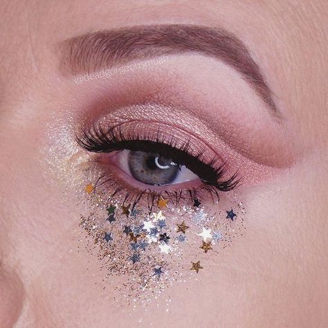 Wizard Of Oz Glinda Aesthetic, The Wizard Of Oz Glinda, Wizard Of Oz Makeup Ideas Glinda The Good Witch, Glinda Good Witch Makeup, Glenda The Good Witch Make Up, Glenda Makeup Wizard Of Oz, Glitter Crying Makeup, Glinda Makeup Wizard Of Oz, Glinda The Good Witch Makeup