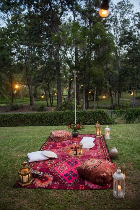 Arab Picnic, Witchy Picnic, Desi Picnic, Candle Lit Picnic, Indian Picnic, Candlelit Picnic, 21st Party Themes, Whimsical Picnic, Picnic Candles