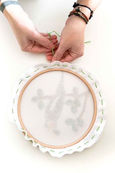 Diy Embroidery Frame, Large Embroidery Hoop, Sulaman Pita, Cross Stitch Tutorial, Cross Stitch Hoop, Embroidery Hoop Crafts, Cross Stitch Supplies, Framed Embroidery, Framed Cross Stitch