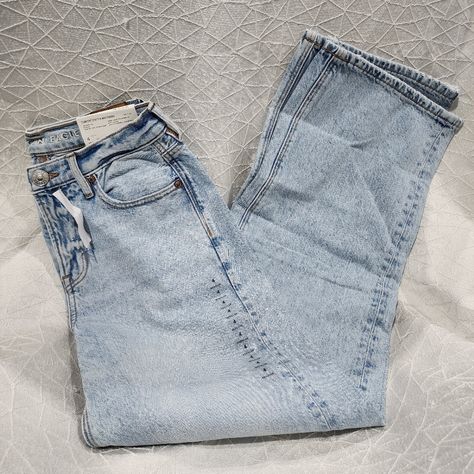 New With Tags American Eagle 90s Wide Leg Jeans Comfort Stretch Waistband Regula High Rise Size 000, 00, 2, 4, 6, 8, 10, 18 Questions? Leave A Comment Below! Wide Leg Jeans American Eagle, Baggy Jeans American Eagle, Cute Jeans For School, Cute Pants For School, Low Rise Mom Jeans, Women’s Jeans, American Eagle Clothes, 90s Wide Leg Jeans, Jeans For School