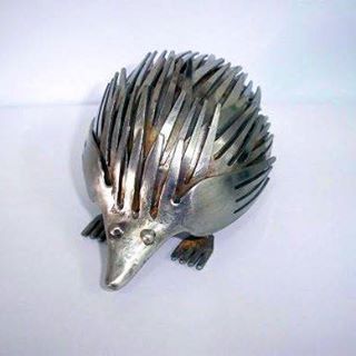 We think we'll just call this little guy a forkupine.  http://www.homepro.co.il/yoram Fork Art, Cutlery Art, Silverware Art, Spoon Art, Welding Art Projects, Metal Tree Wall Art, Welding Tools, Metal Welding, Metal Yard Art