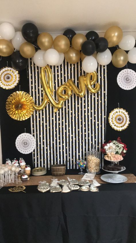 Black White And Gold Anniversary Party, Bride To Be Black Theme, Black White And Gold Engagement Party, Black White And Gold Bridal Shower Ideas, Black White And Gold Backdrop, Black And Gold Bridal Shower Ideas, White Bridal Shower Theme, Black White Gold Party, Confetti Backdrop