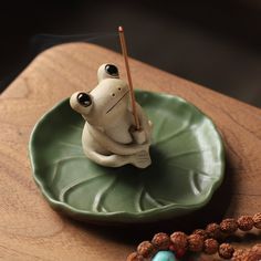 Ceramic Lily Pad, Cool Incense Holder, Insents Holder, Frog Pinch Pot, Incent Holder Clay, Ceramics Incense Holder, Ceramic Insence Holder, Incense Holder Aesthetic, Cool Clay Ideas