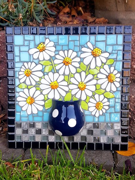 Mosaic Garden Ideas, Realistic Flower Drawing, Mosaics Ideas, Stained Glass Mosaic Patterns, Mosaic Tree, Free Mosaic Patterns, Easy Mosaic, Landscape Mosaic, Mosaic Tiles Crafts