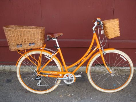 Orange PUBLIC C7 with pet basket Bicycle Aesthetic, Dream House Aesthetic, Bike With Basket, Bike Aesthetic, Velo Vintage, Vehicle Decor, Cruiser Bicycle, Pretty Bike, Cycle Chic