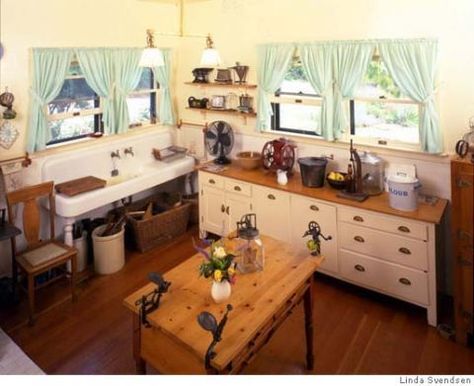 1912 Kitchen, 1915 Kitchen, 1900s Kitchen, Period Kitchen, Unfitted Kitchen, Jane Powell, Bungalow Kitchen, Vintage Kitchens, Retro Country