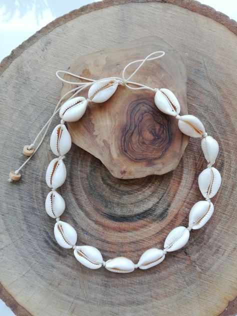 Cowrie Shell Jewelry, Beach Jewelry Boho, Shell Choker, Bracelets Handmade Diy, Common Thread, Seashell Jewelry, Handmade Jewelry Tutorials, Jewelry Fashion Trends, Handmade Wire Jewelry