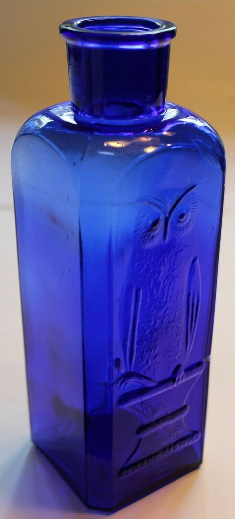 Antique Medicine Bottles, Antiques Value, Old Medicine Bottles, Vintage Soda Bottles, Props Design, Carnival Glass Vintage, Colored Glass Bottles, Old Glass Bottles, Blue Things