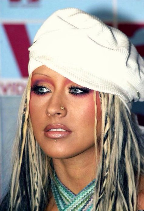 2000s Christina Aguilera, Kristina Agilera, Christina Aguilera Costume, Christina Aguilera 2000, 00s Makeup, 2000 Makeup, Christina Aguilera 2000s, Mcbling Fashion, Y2k Makeup